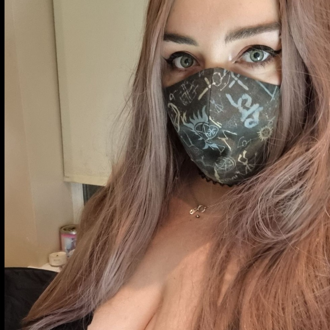 loverfans Violet Buttercup  profile photo. Violet Buttercup  4