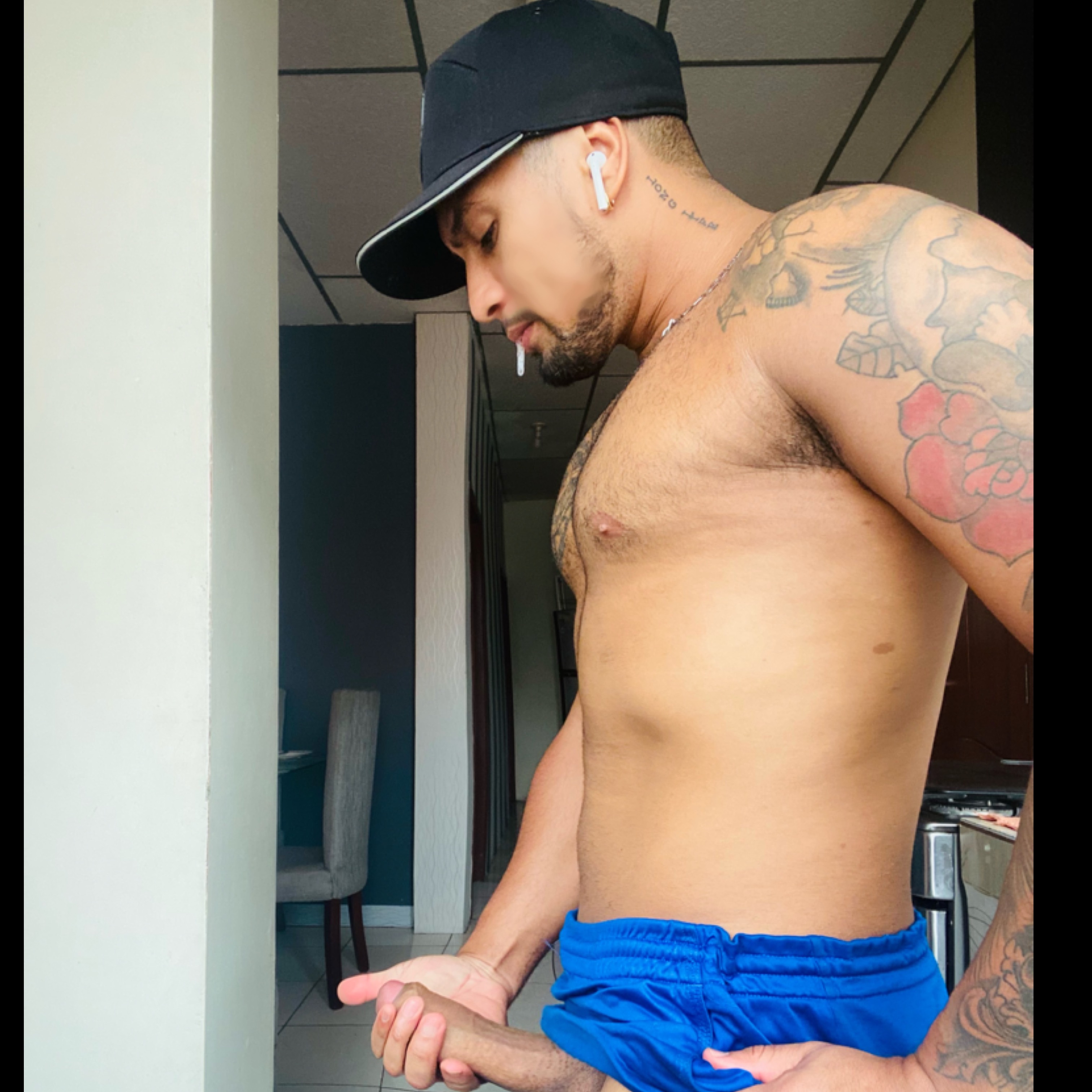 loverfans Reventon23 profile photo. Reventon23 17