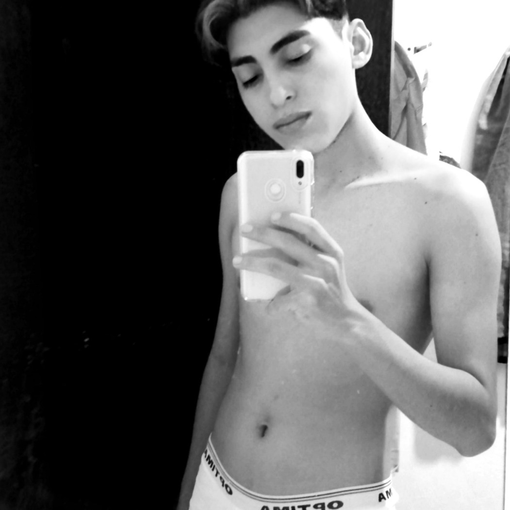 loverfans Uriel Villanueva profile photo. Uriel Villanueva 23