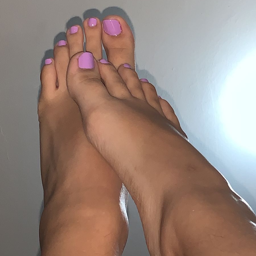 loverfans Wonderfulfeet14 profile photo. Wonderfulfeet14 15