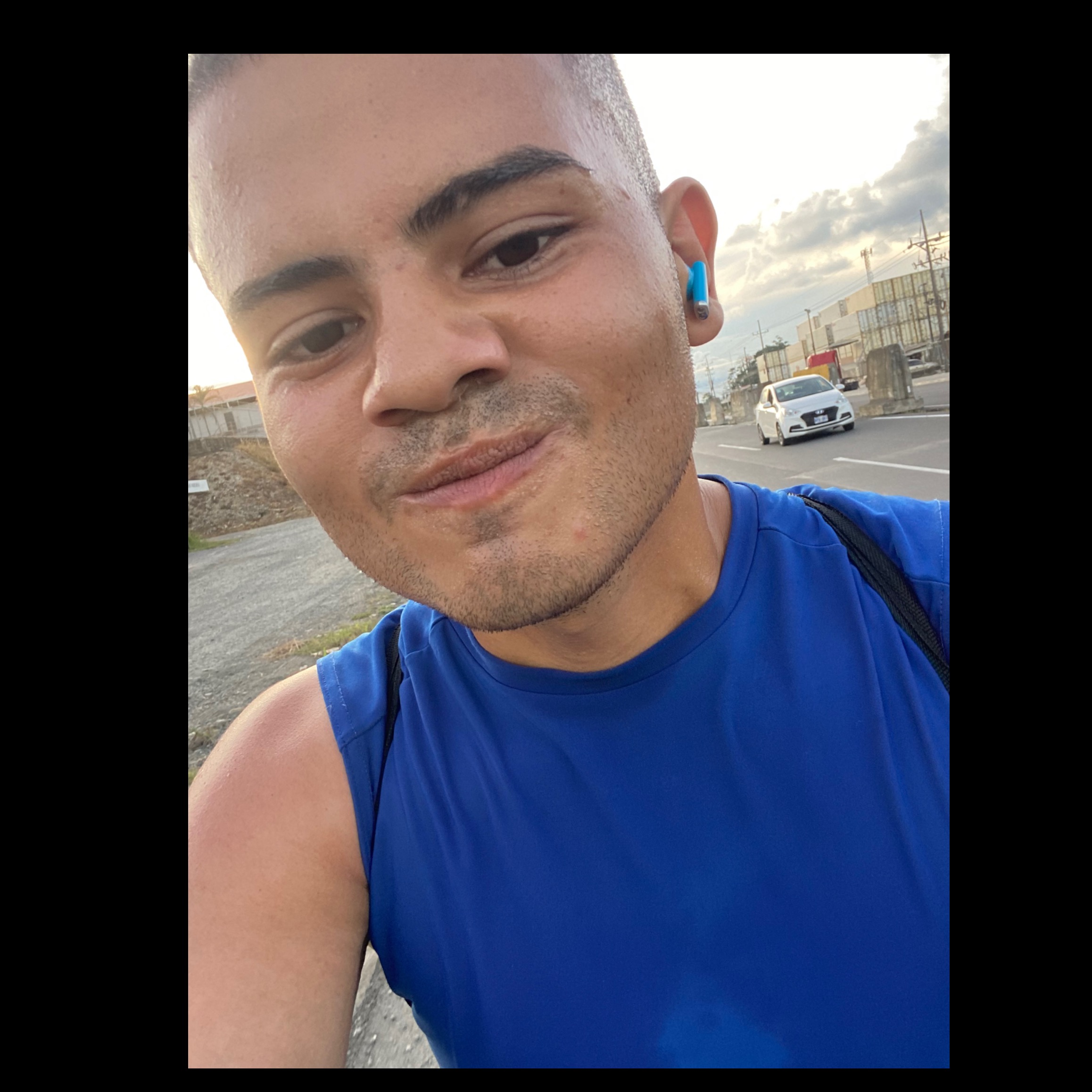 loverfans Yoye2199 profile photo. Yoye2199 26