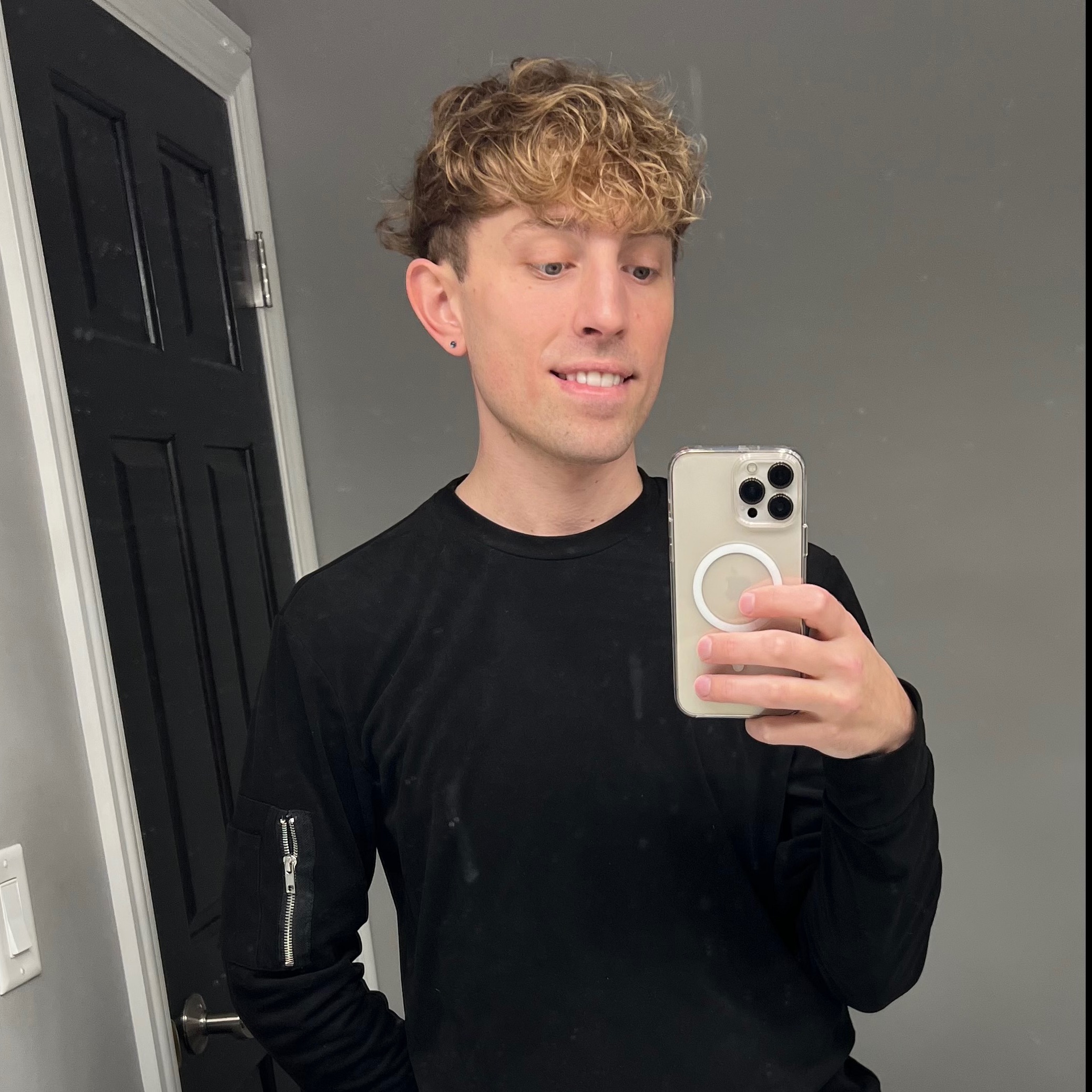 loverfans Max Avery profile photo. Max Avery 11