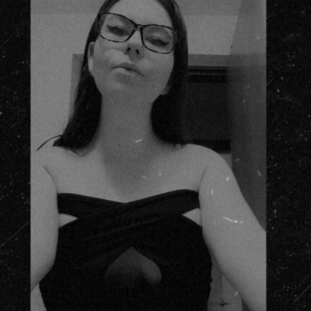 loverfans Love Red profile photo. Love Red 15