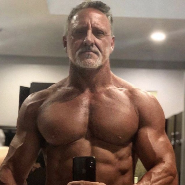 loverfans prker_ronnie profile photo. prker_ronnie 19